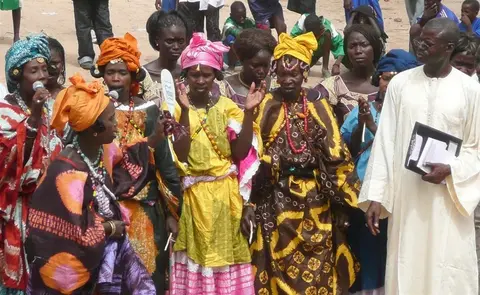 Ginna haaluu bec yínë yínë